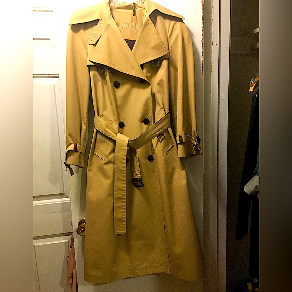 Vintage Etienne Aigner Trench coat Small no size tag.